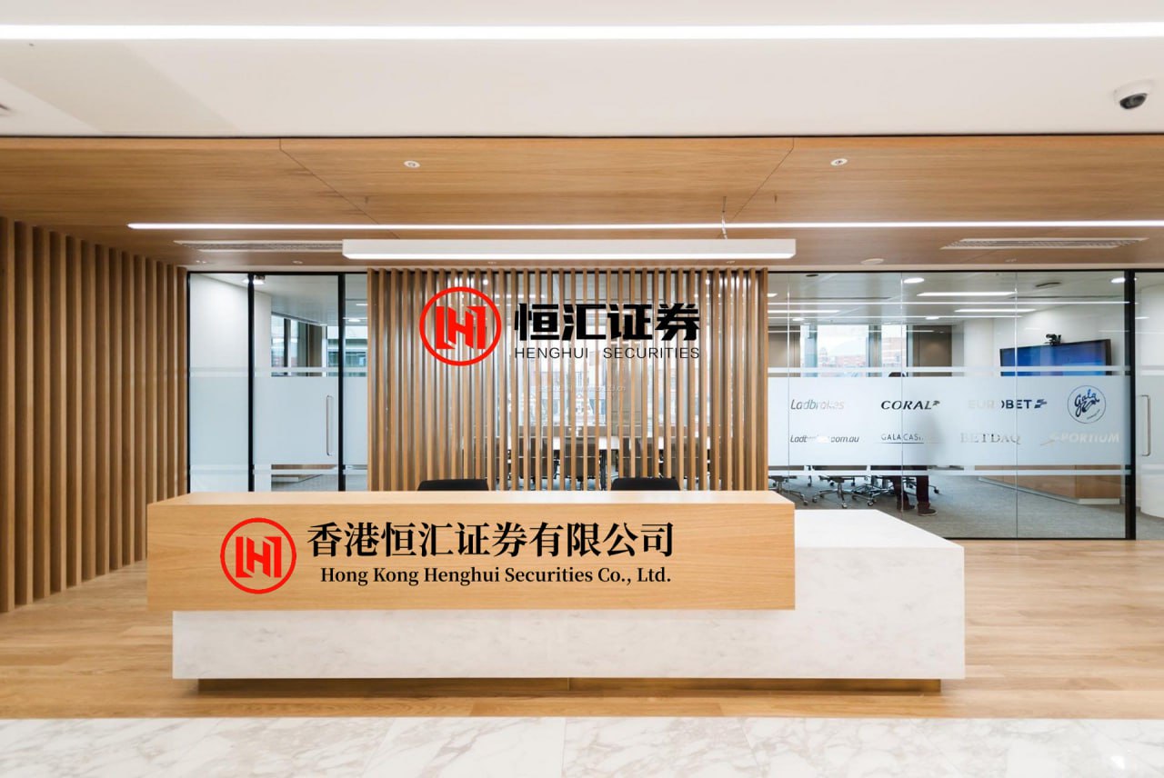 大有策略APP下载 “红马甲”客串摄影师 留下难忘的沈阳记忆